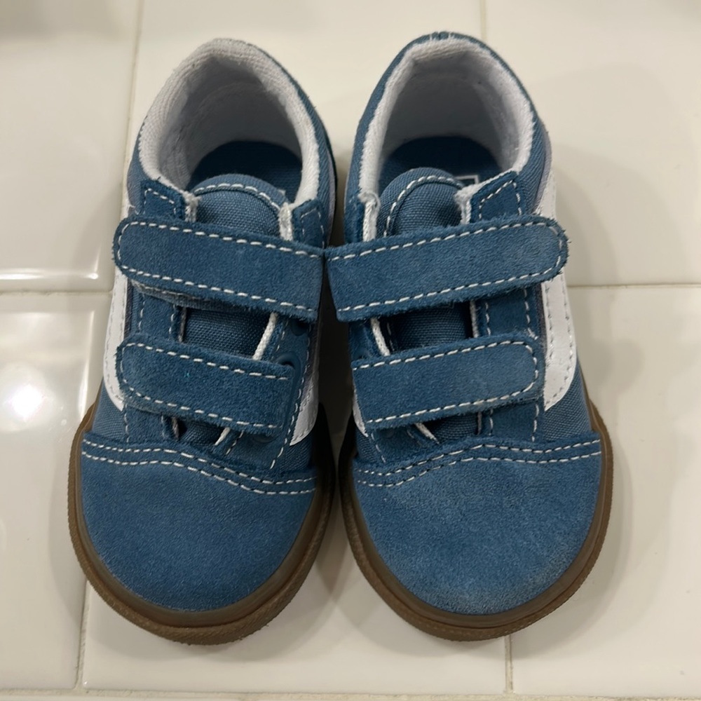 Blue and white toddler vans. Never worn. Great condition.